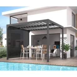 Pergola Bioclimatique Aluminium Anthracite 10,80m² Toit Avec Lames Ovales Aluminium + Rideau Gris Pour Côté 3m HABRITA
